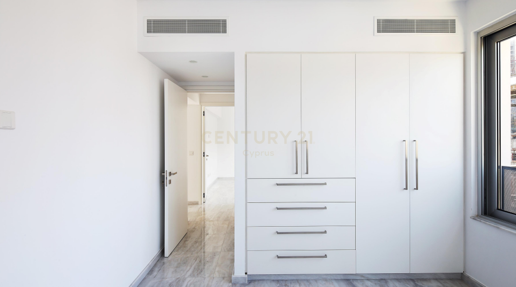 3 bedrooms Apartment in Germasogeia, Limassol, Cyprus No. 25393