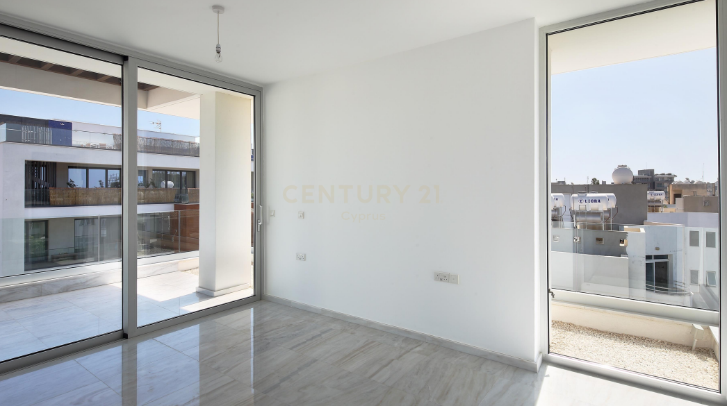 3 bedrooms Apartment in Germasogeia, Limassol, Cyprus No. 25393