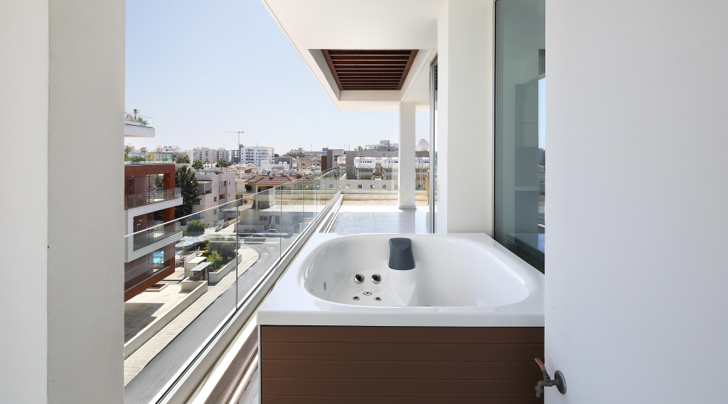 3 bedrooms Apartment in Germasogeia, Limassol, Cyprus No. 25393