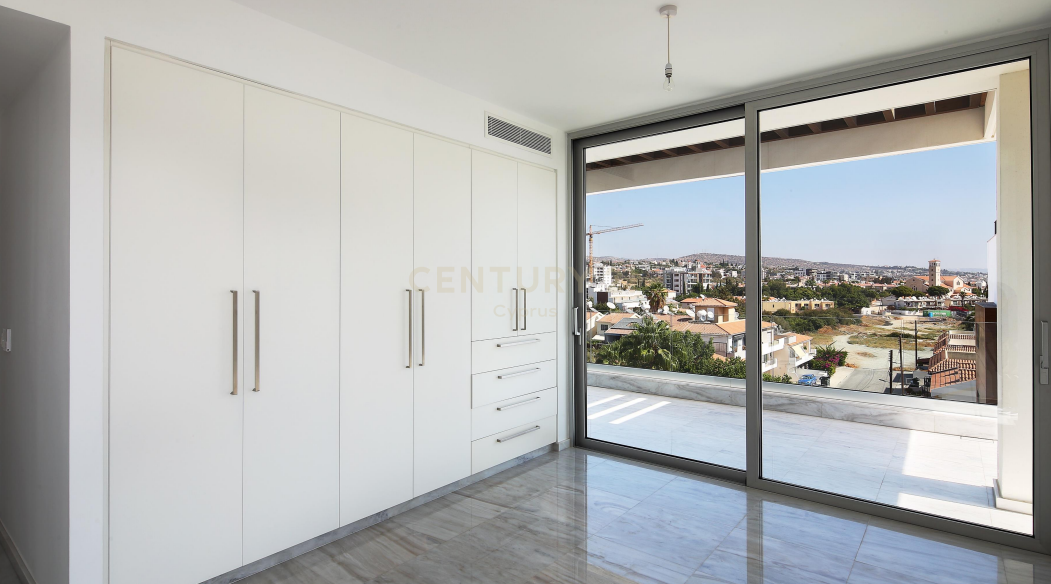 3 bedrooms Apartment in Germasogeia, Limassol, Cyprus No. 25393