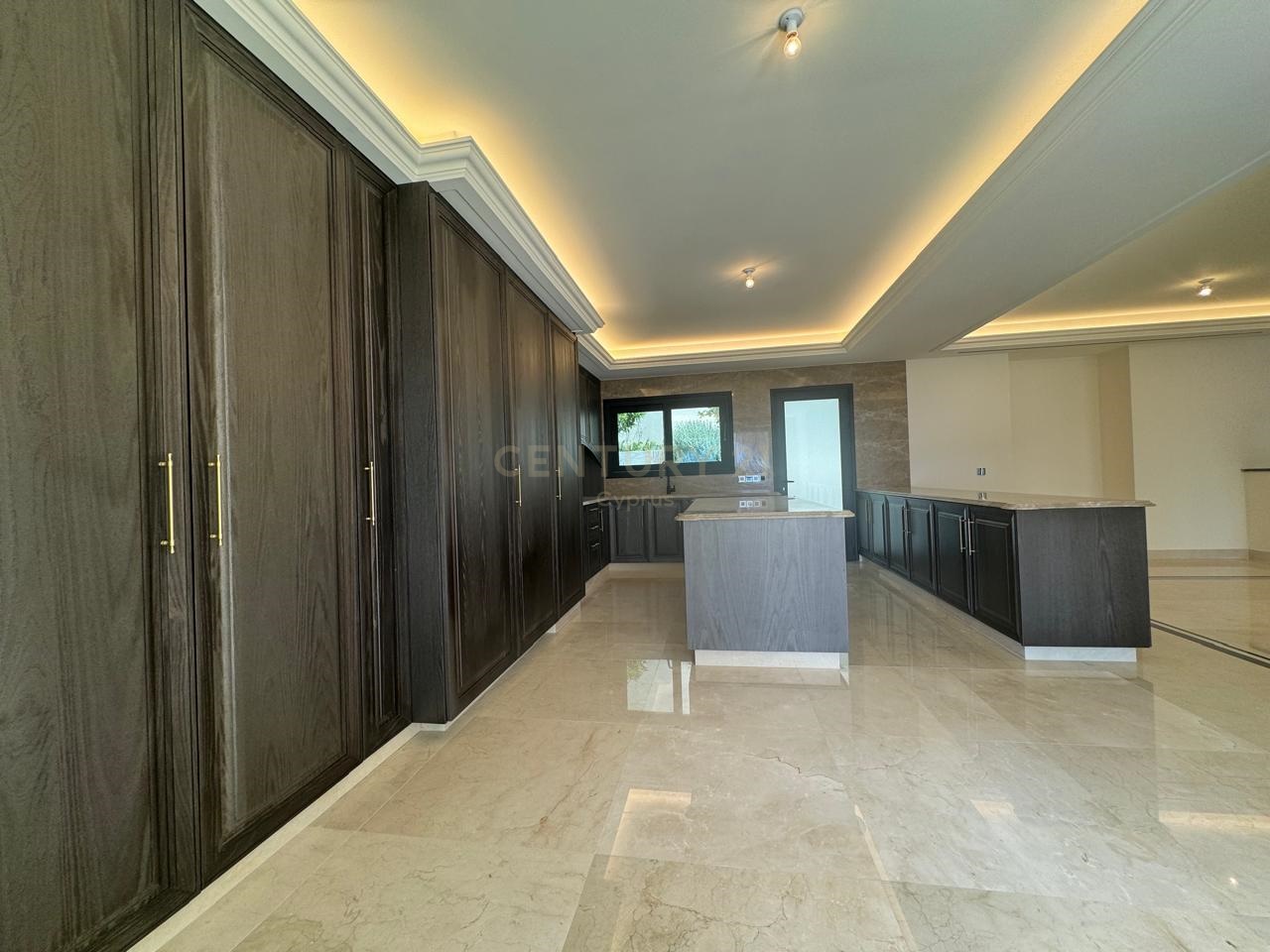 5 bedrooms Villa in Mesa Geitonia, Limassol, Cyprus No. 55784