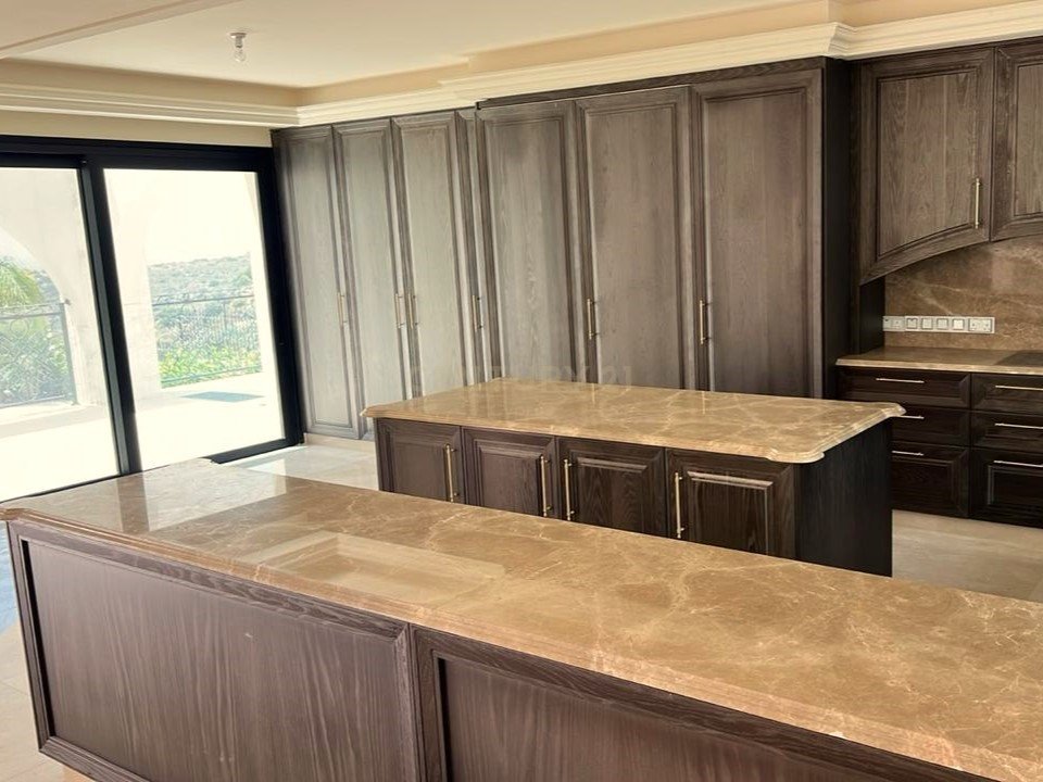 5 bedrooms Villa in Mesa Geitonia, Limassol, Cyprus No. 55784