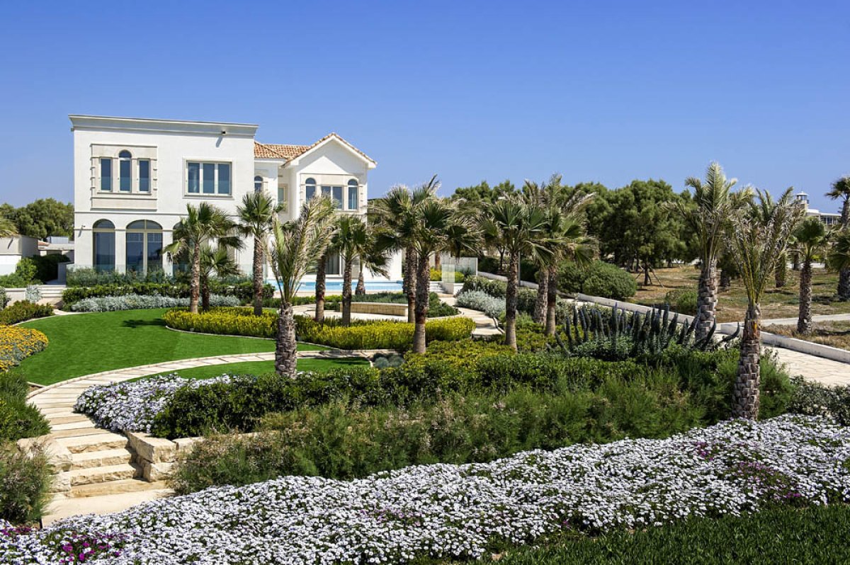 5 bedrooms Villa in Larnaca, Larnaka, Cyprus No. 38243