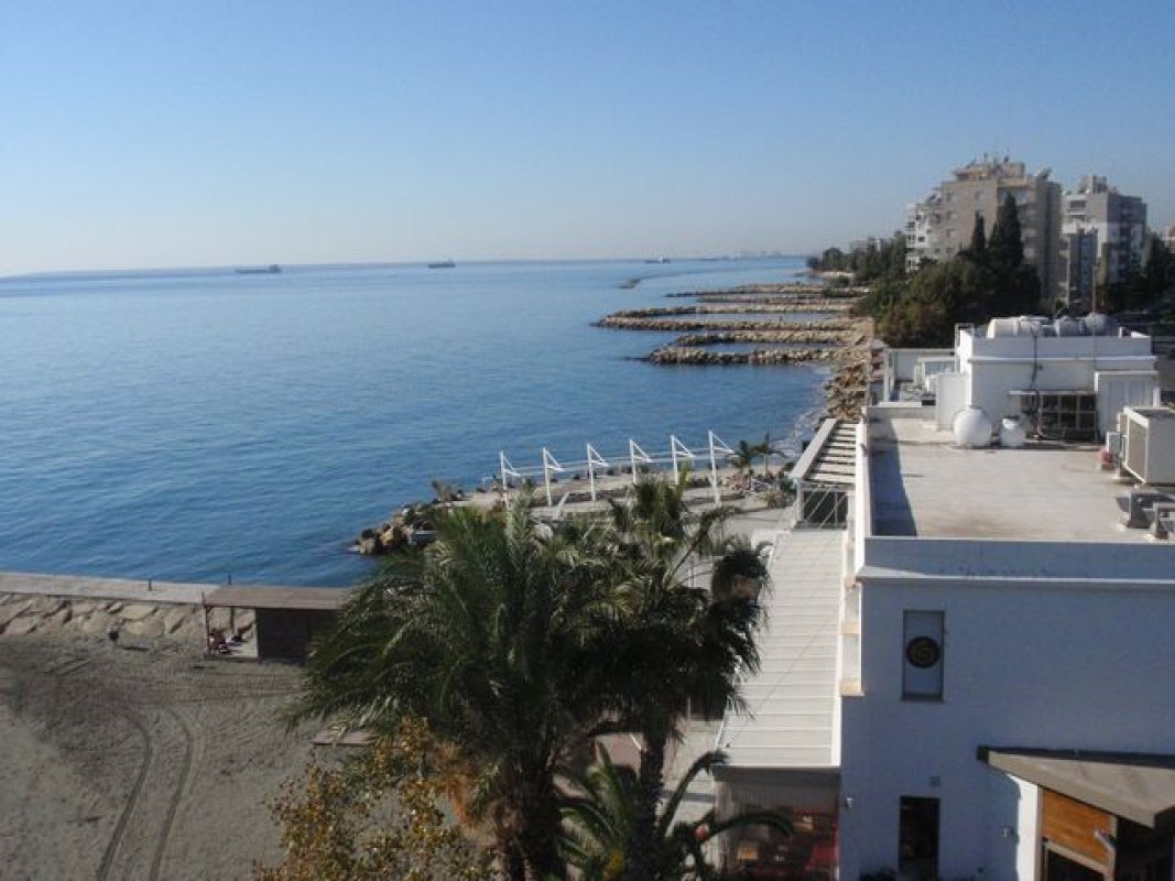 3 bedrooms Apartment in Limassol, Cyprus No. 38247