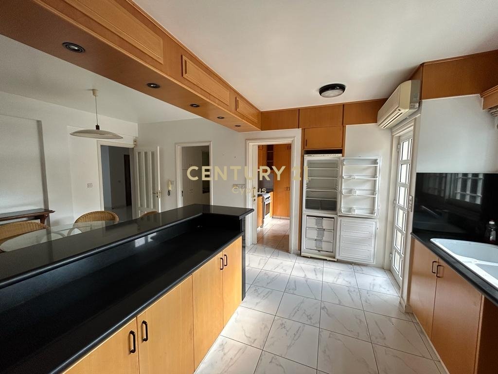 5 bedrooms Villa in Agios Nektarios, Limassol, Cyprus No. 55932