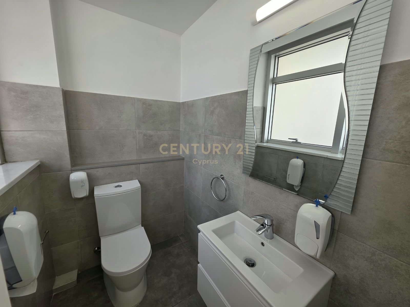 100m2 Bureau à Limassol, Chypre No. 58579