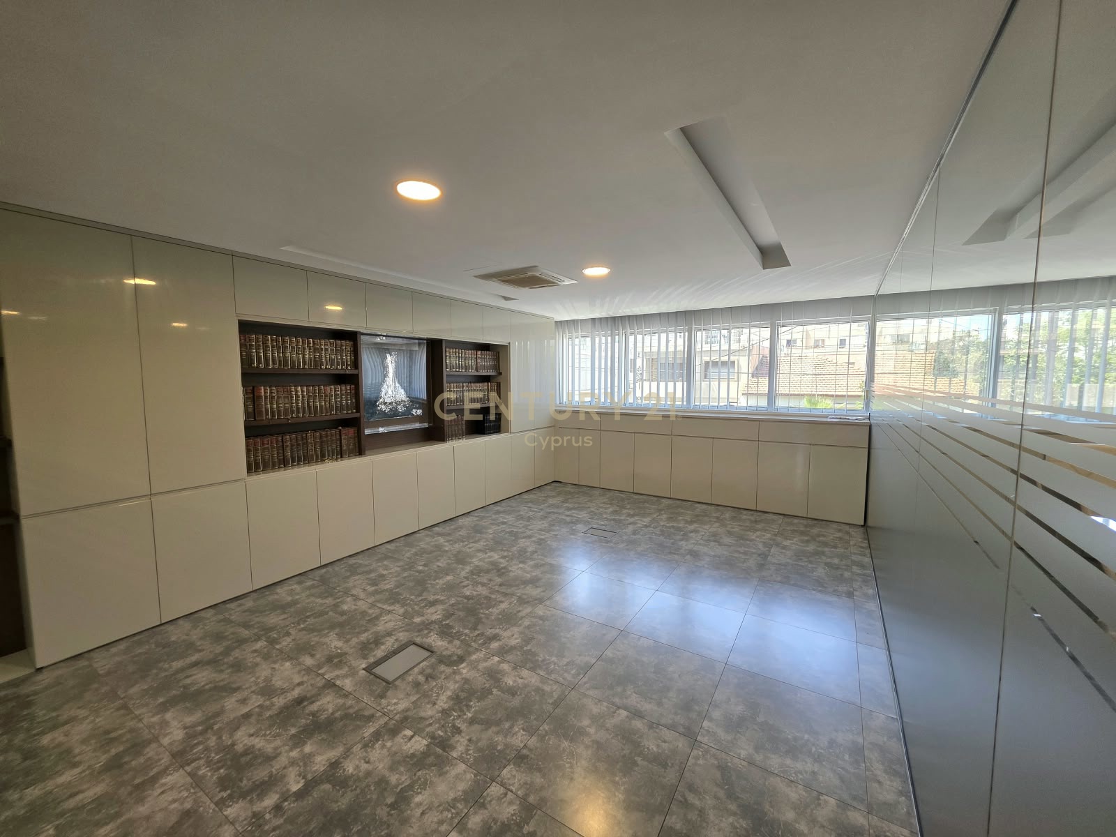 100m2 Bureau à Limassol, Chypre No. 58579