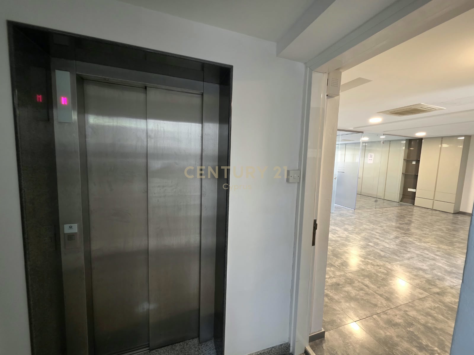100m2 Bureau à Limassol, Chypre No. 58579