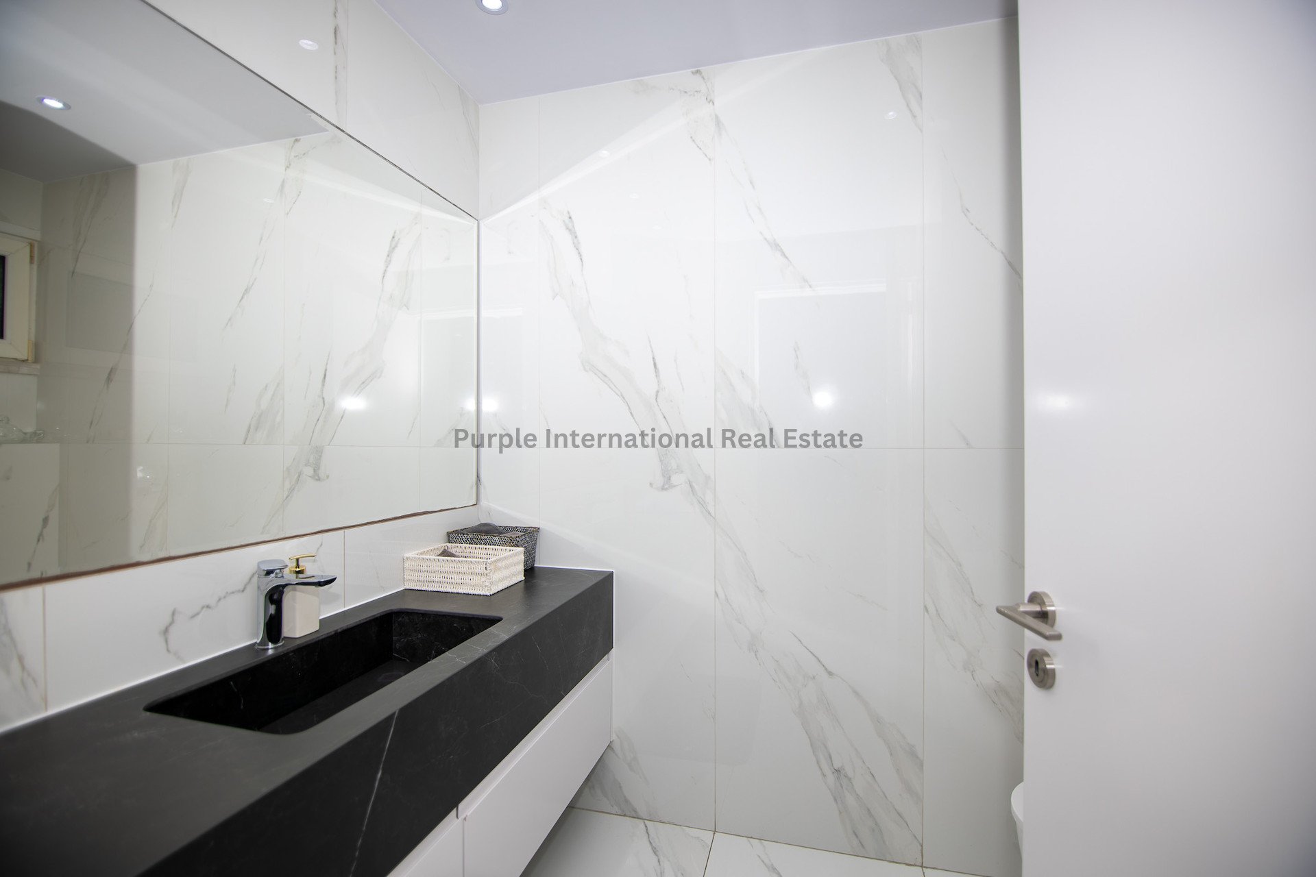 5 bedrooms Villa in Deryneia, Ammochostos, Cyprus No. 39293