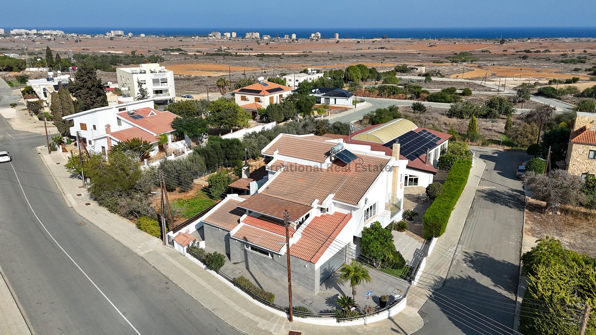 5 bedrooms Villa in Deryneia, Ammochostos, Cyprus No. 39293