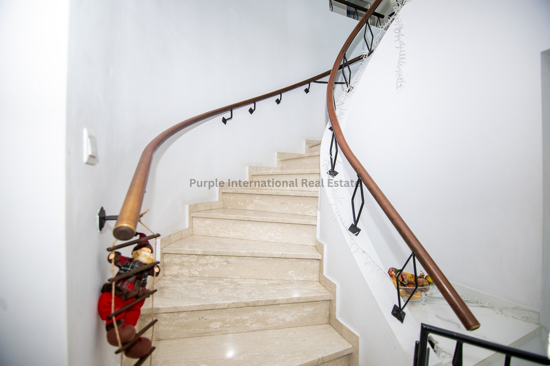 5 bedrooms Villa in Deryneia, Ammochostos, Cyprus No. 39293