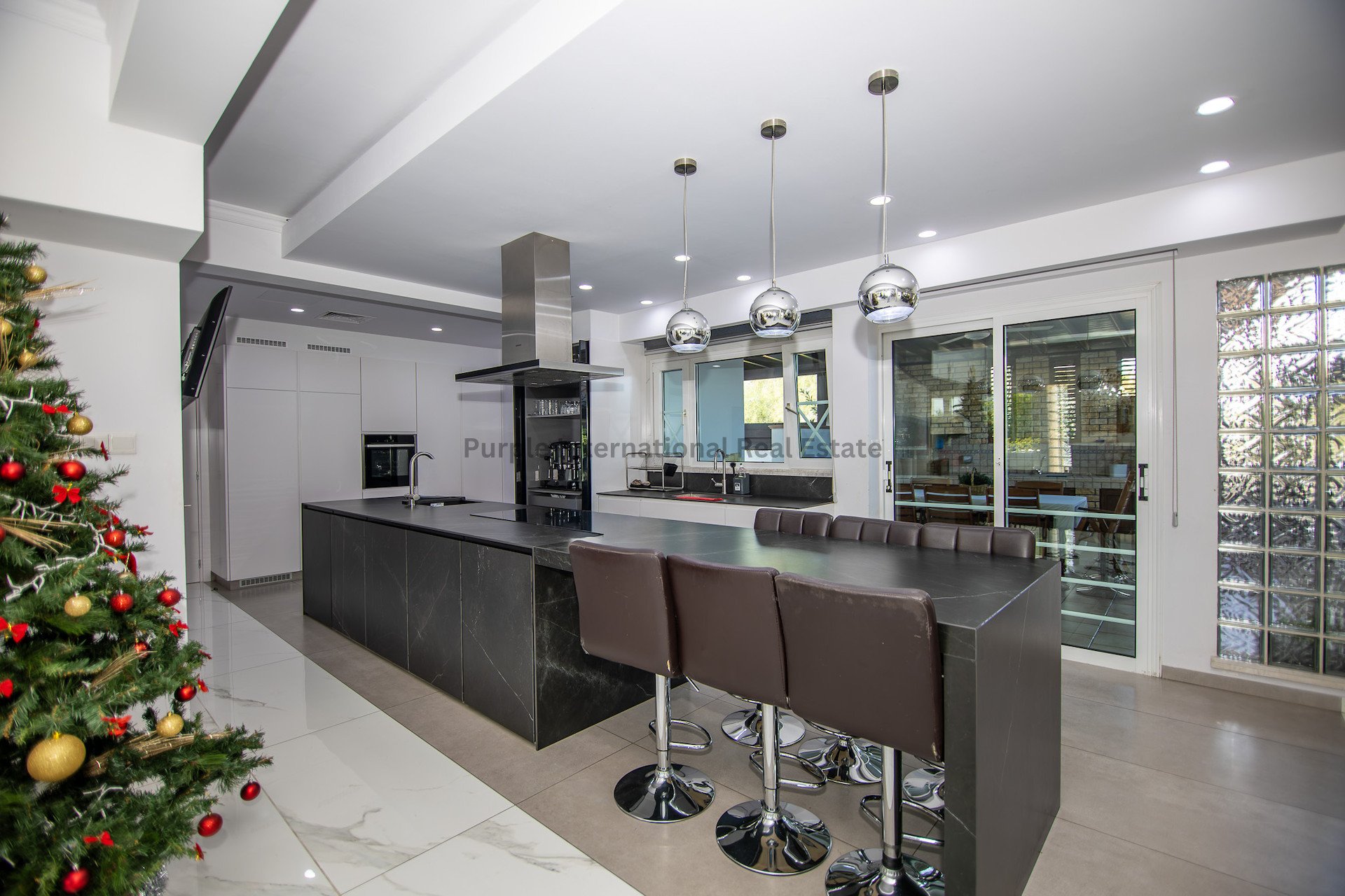 5 bedrooms Villa in Deryneia, Ammochostos, Cyprus No. 39293