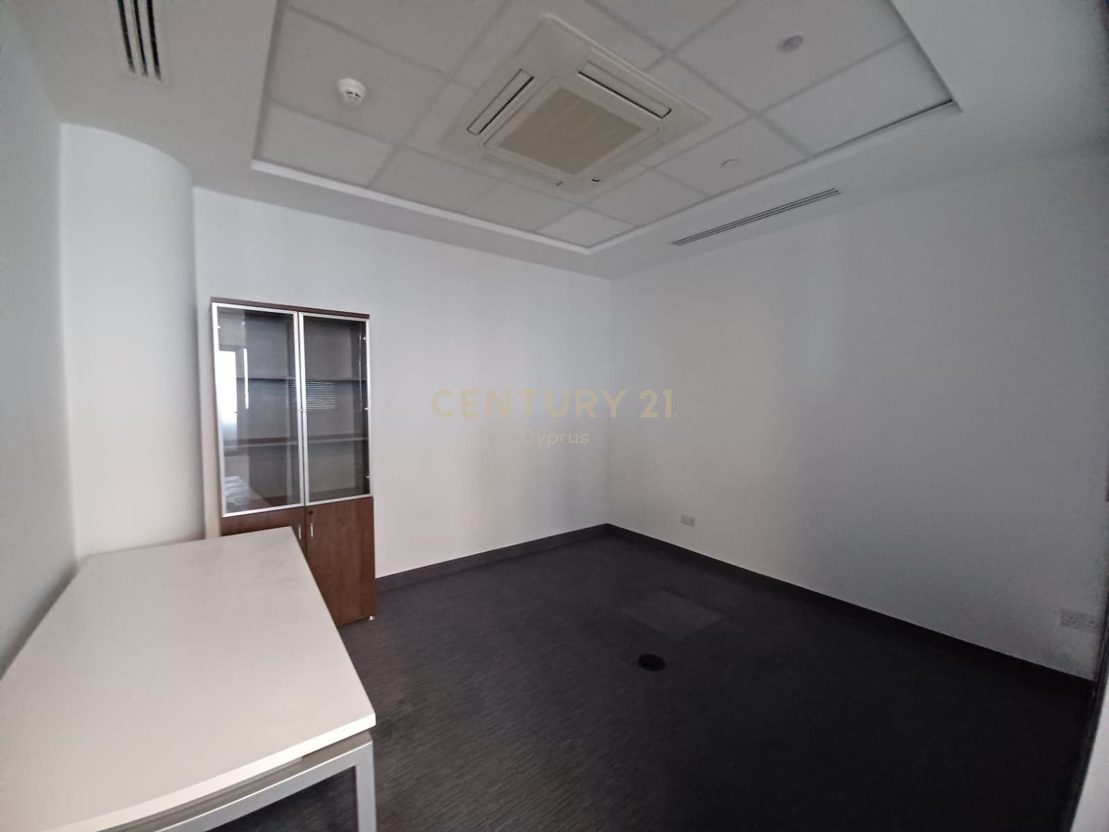 373m2 Oficina en Limassol, Chipre No. 54179