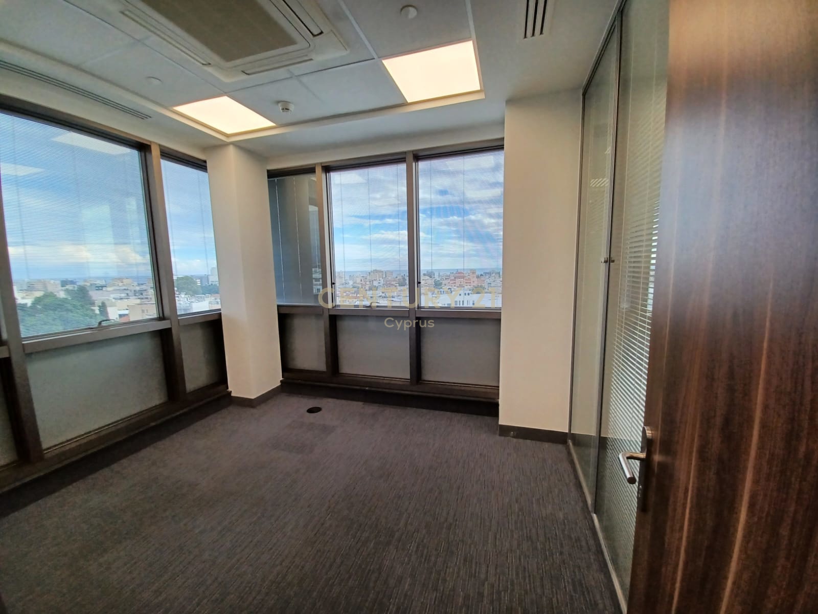 373m2 Oficina en Limassol, Chipre No. 54179