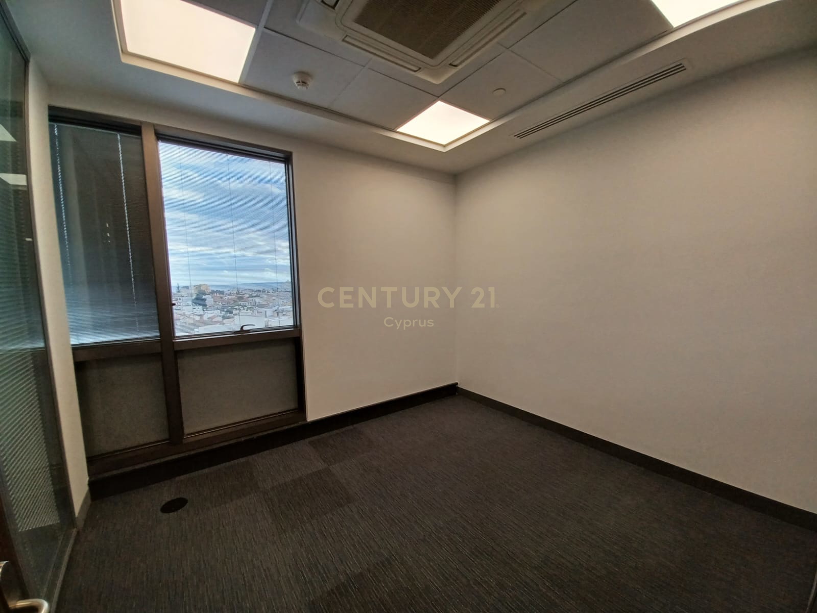 373m2 Oficina en Limassol, Chipre No. 54179