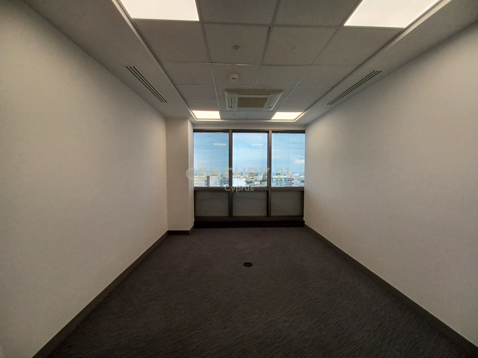 373m2 Oficina en Limassol, Chipre No. 54179