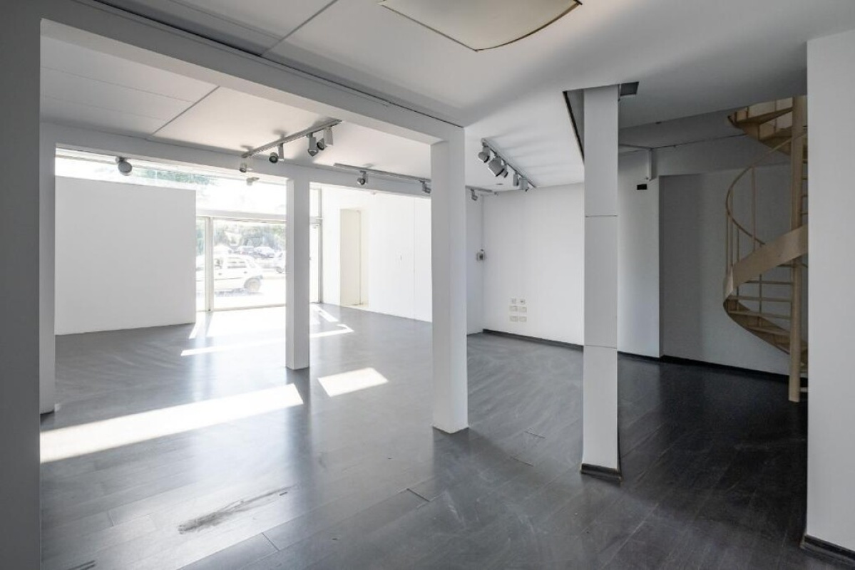 2130m2 Local comercial en Nicosia, Chipre No. 37968