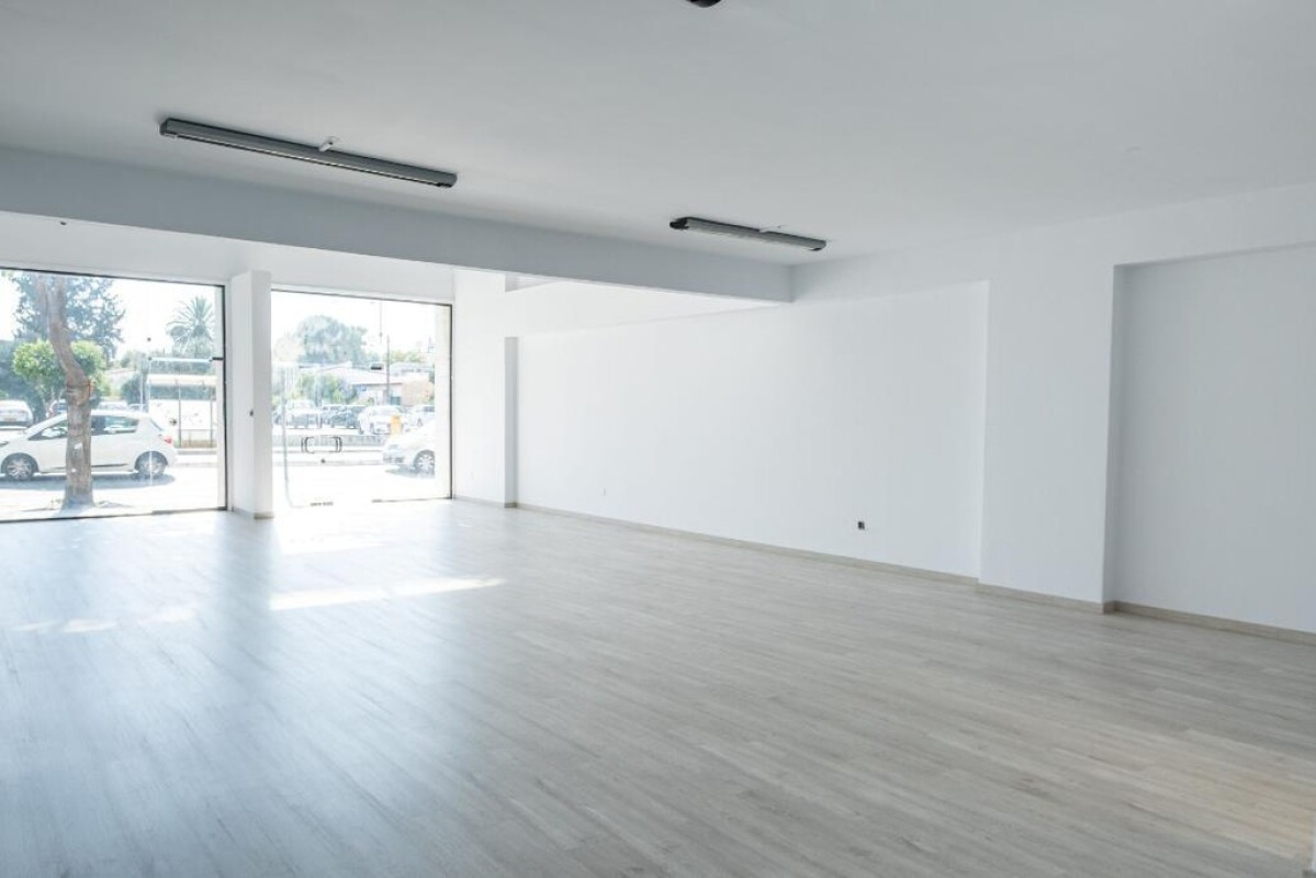 2130m2 Local comercial en Nicosia, Chipre No. 37968