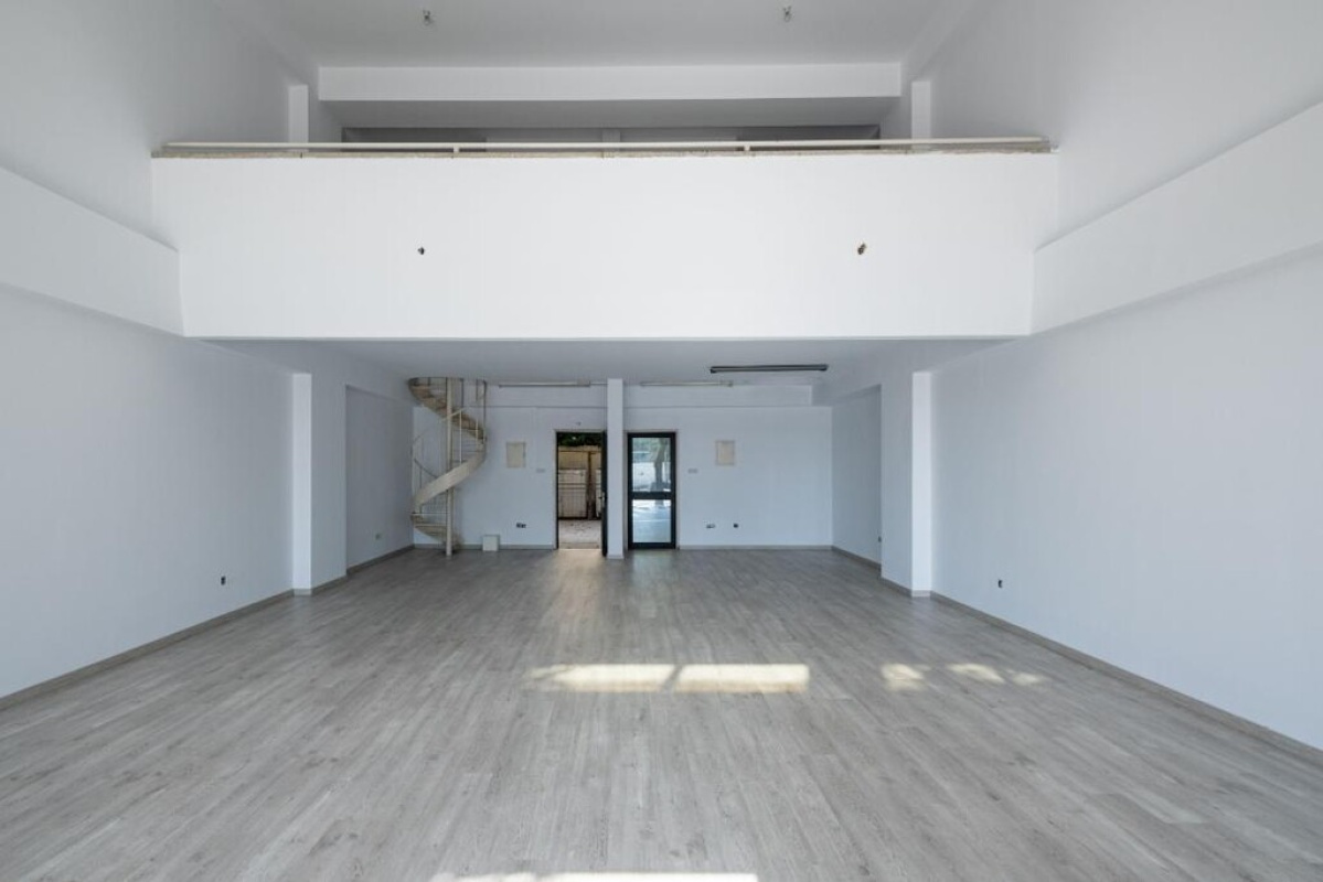 2130m2 Local comercial en Nicosia, Chipre No. 37968