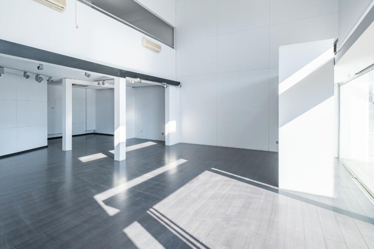 2130m2 Local comercial en Nicosia, Chipre No. 37968