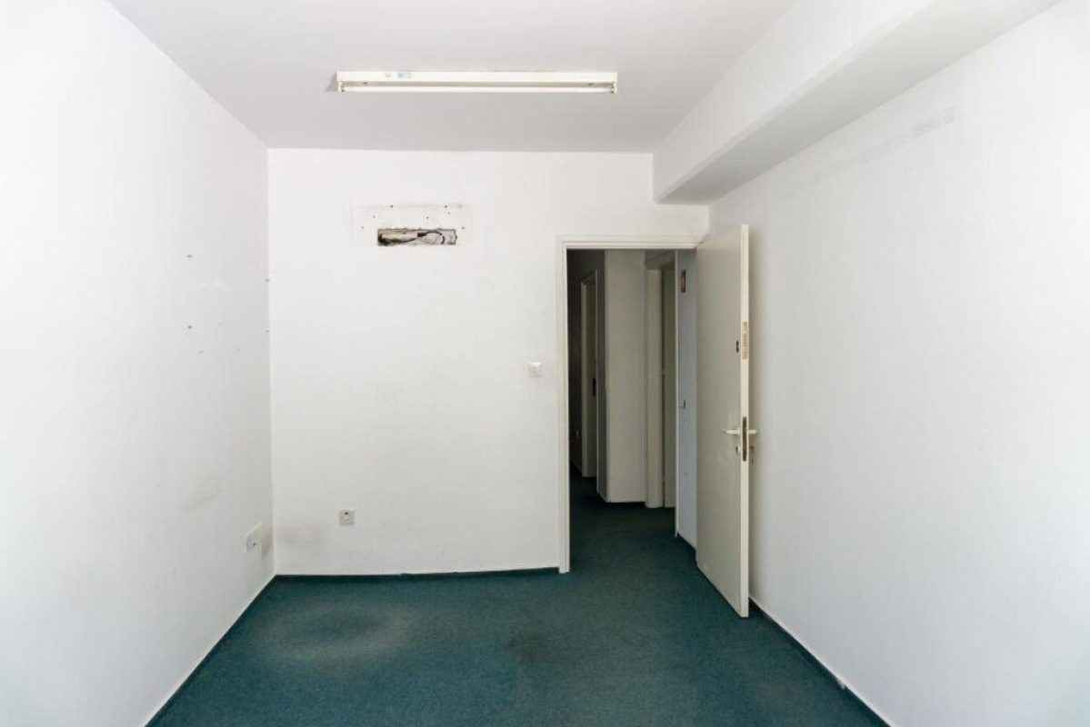331m2 Local comercial en Nicosia, Chipre No. 37966