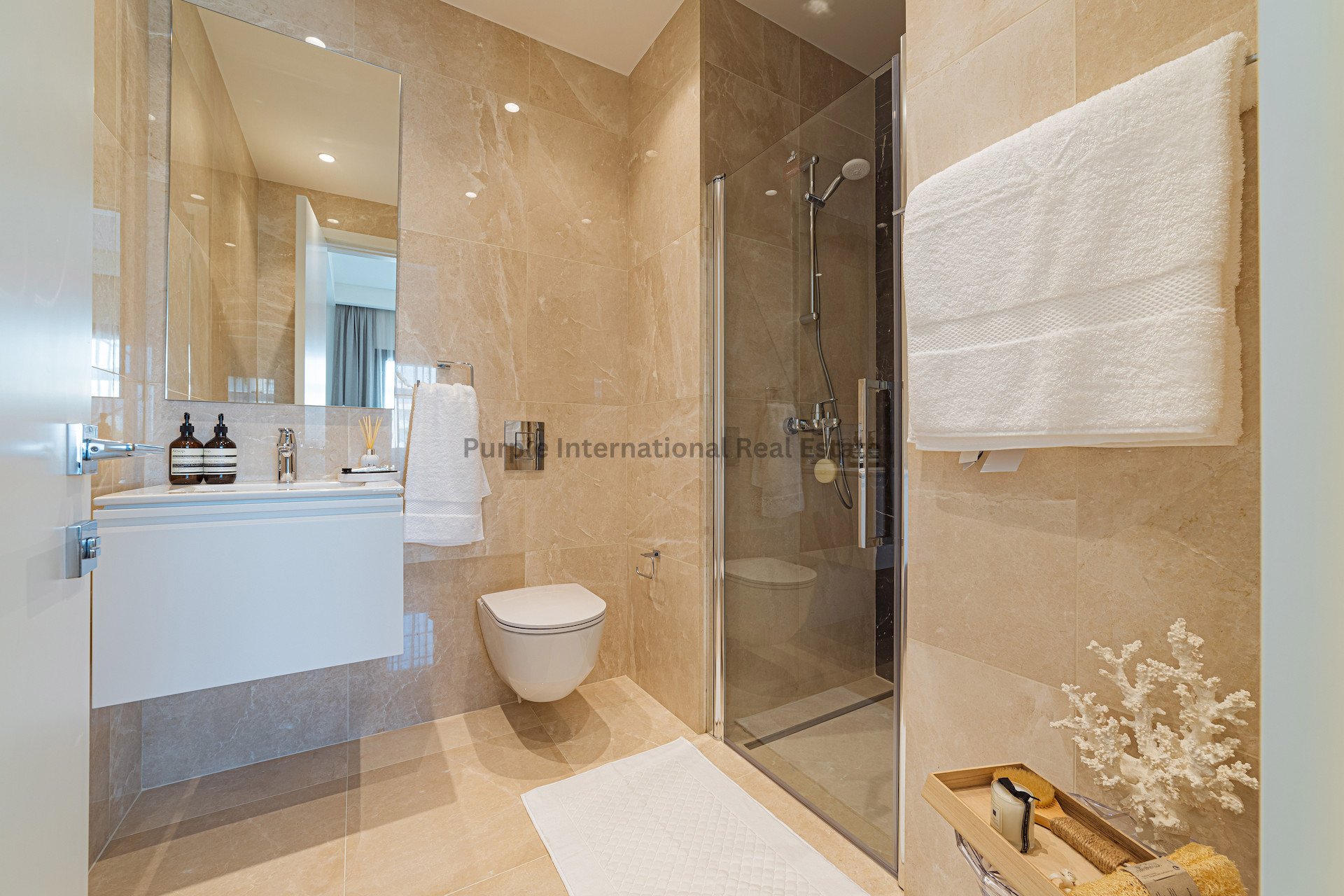 4 bedrooms Villa in Oroklini, Larnaka, Cyprus No. 56582