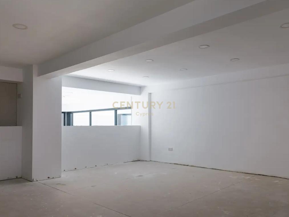 231m2 Tienda en Germasogeia, Limassol, Chipre No. 53950