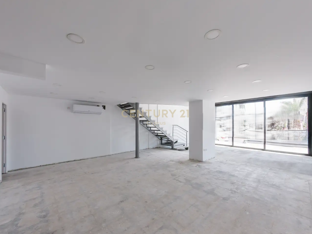 231m2 Tienda en Germasogeia, Limassol, Chipre No. 53950