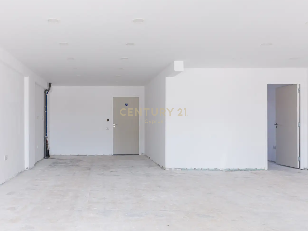 231m2 Tienda en Germasogeia, Limassol, Chipre No. 53950