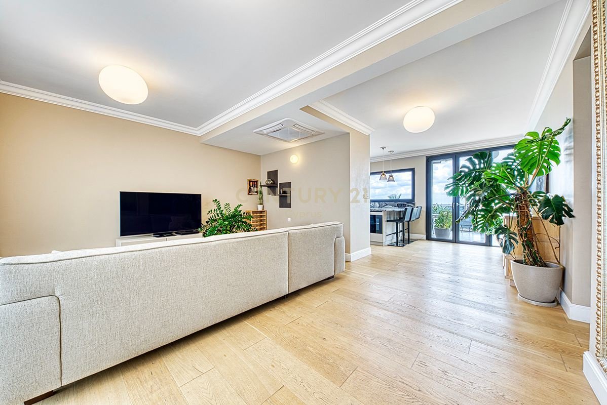 3 bedrooms Penthouse in Limassol, Cyprus No. 53735