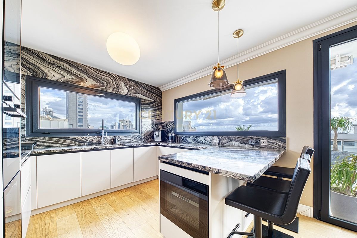 3 bedrooms Penthouse in Limassol, Cyprus No. 53735