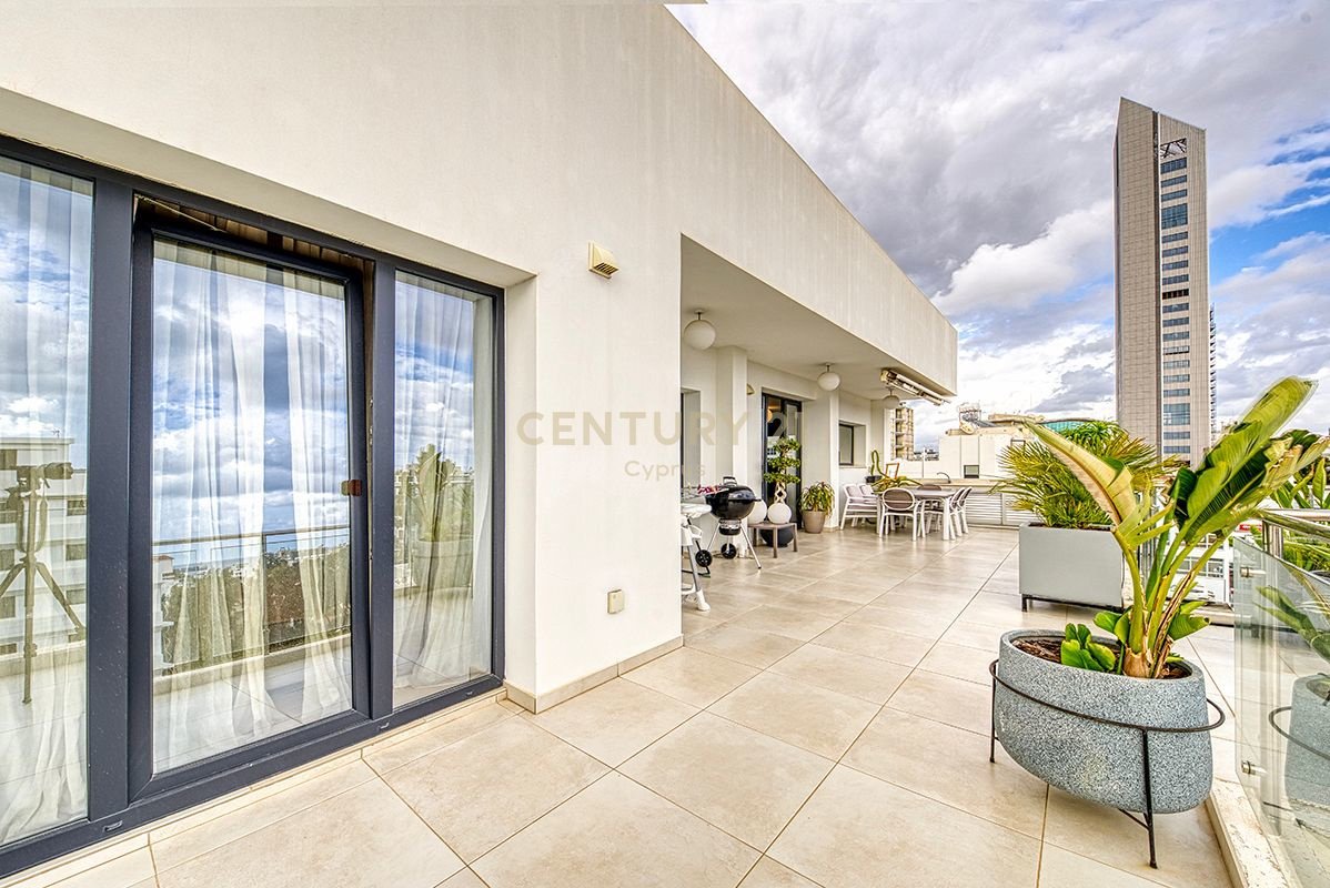 3 bedrooms Penthouse in Limassol, Cyprus No. 53735
