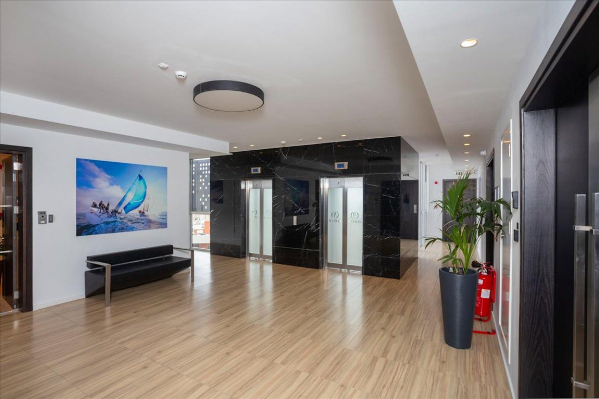 143m2 Propriété commerciale à Limassol, Chypre No. 38602