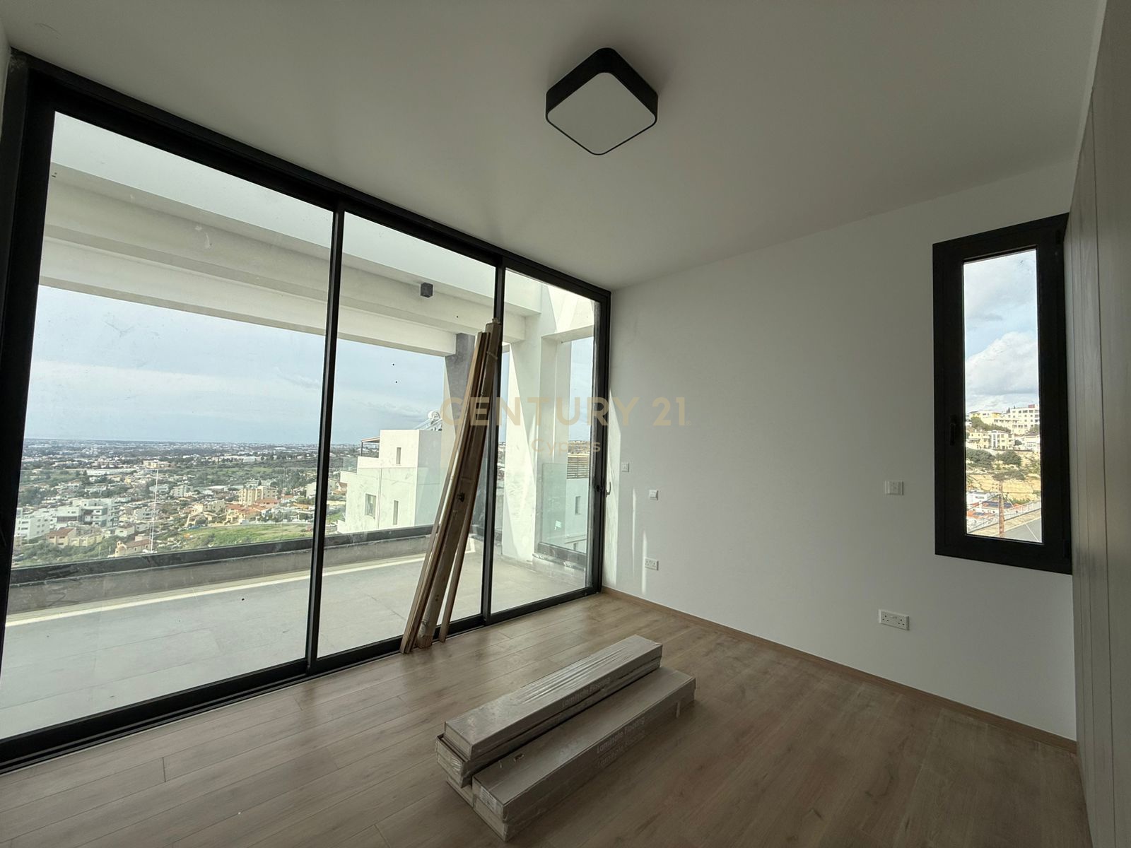 3 bedrooms Penthouse in Limassol, Cyprus No. 56046