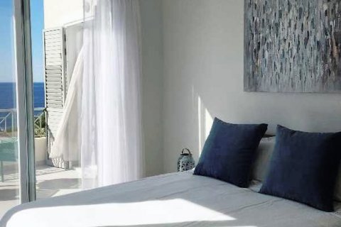 4 bedrooms Villa in Chloraka, Paphos, Cyprus No. 8161