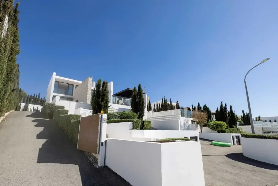 5 bedrooms Villa in Paphos, Cyprus No. 37884