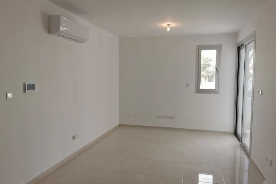 2 bedrooms Apartment in Larnaca, Larnaka, Cyprus No. 4955