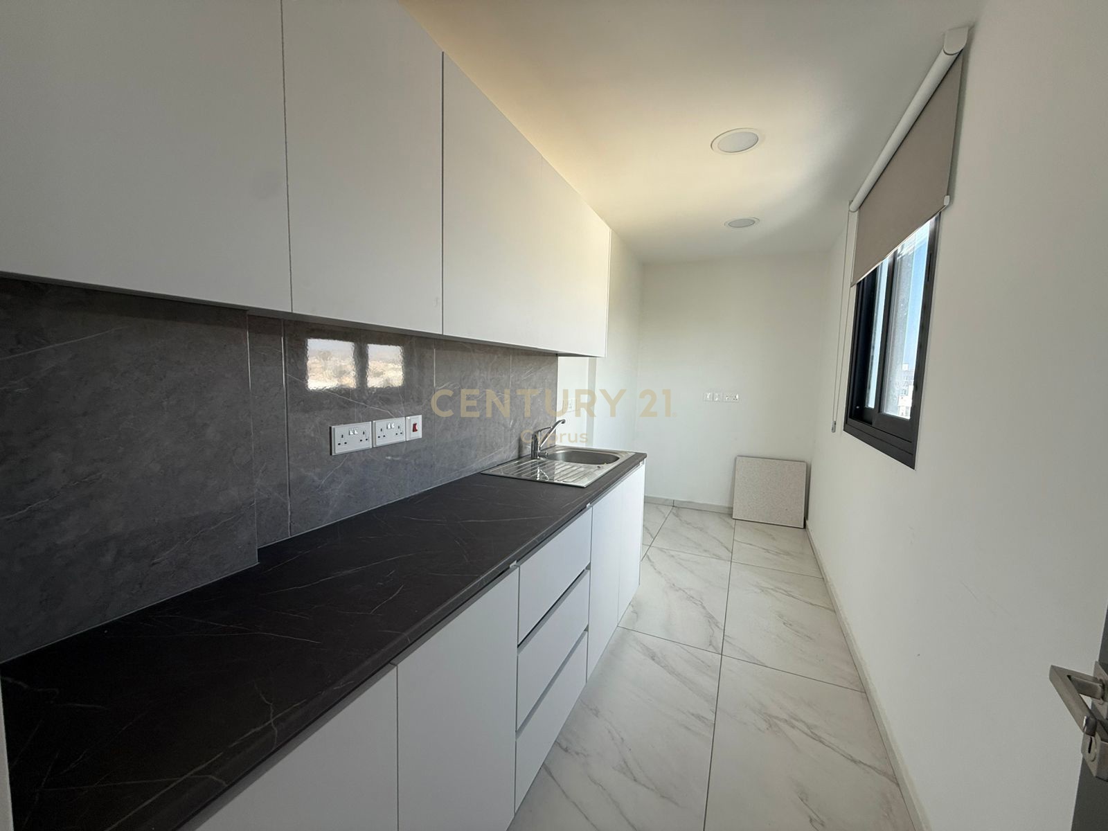 221m2 Bureau à Limassol, Chypre No. 55999