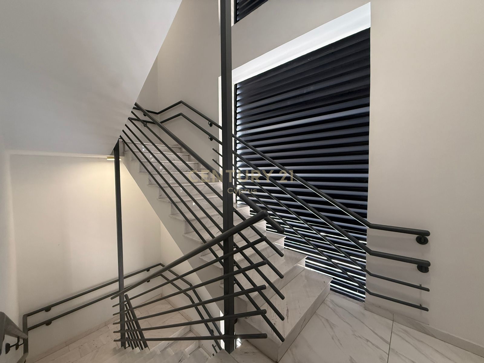 221m2 Bureau à Limassol, Chypre No. 55999