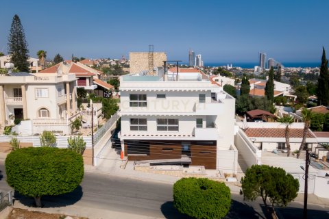 8 bedrooms Building in Germasogeia, Limassol, Cyprus No. 56003