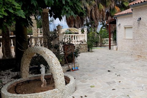 4 bedrooms Villa in Limassol, Cyprus No. 38392