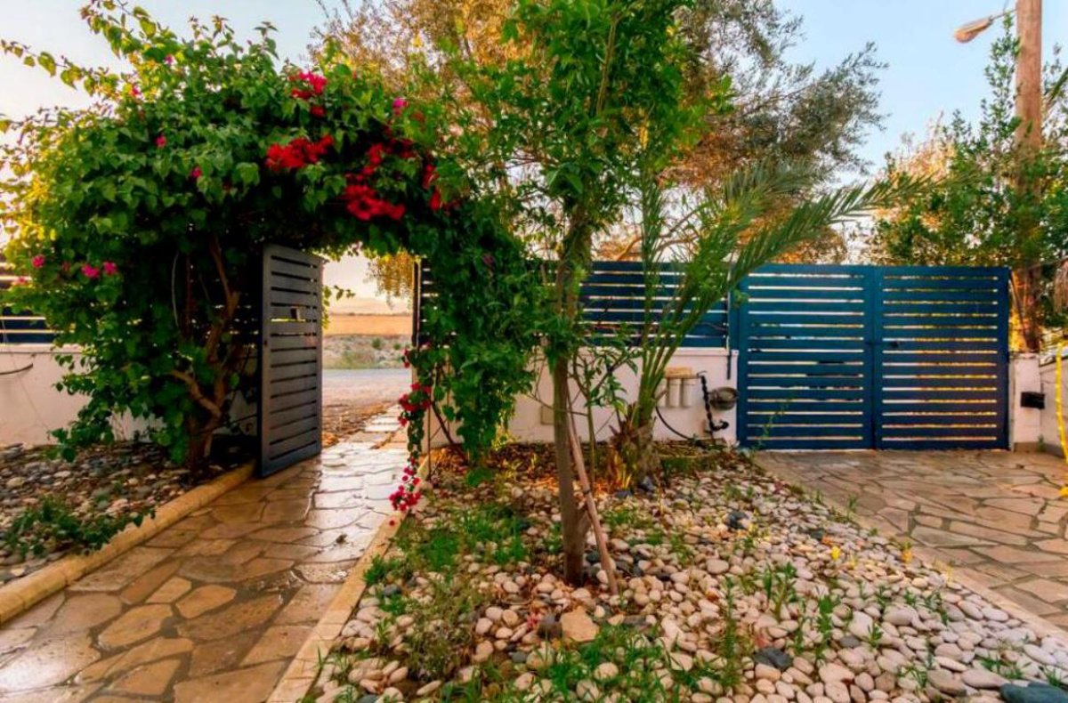 4 bedrooms Villa in Larnaca, Larnaka, Cyprus No. 38394