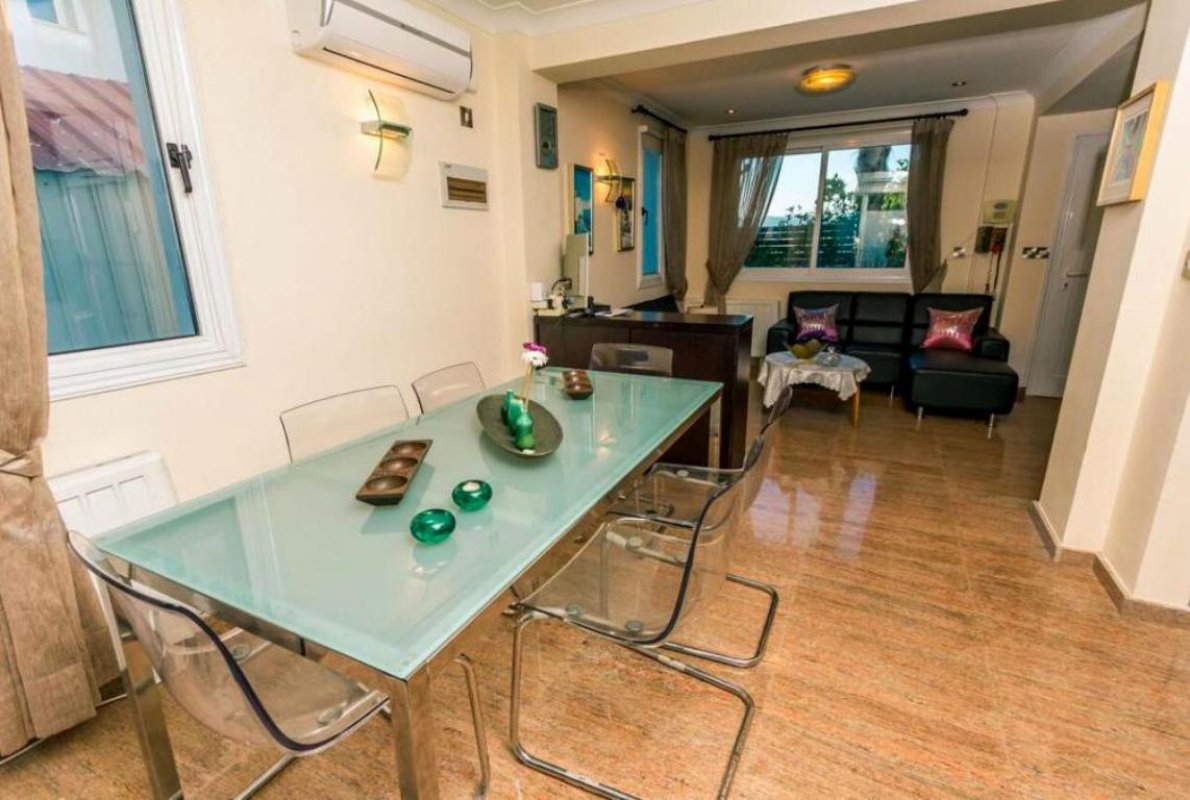 4 bedrooms Villa in Larnaca, Larnaka, Cyprus No. 38394