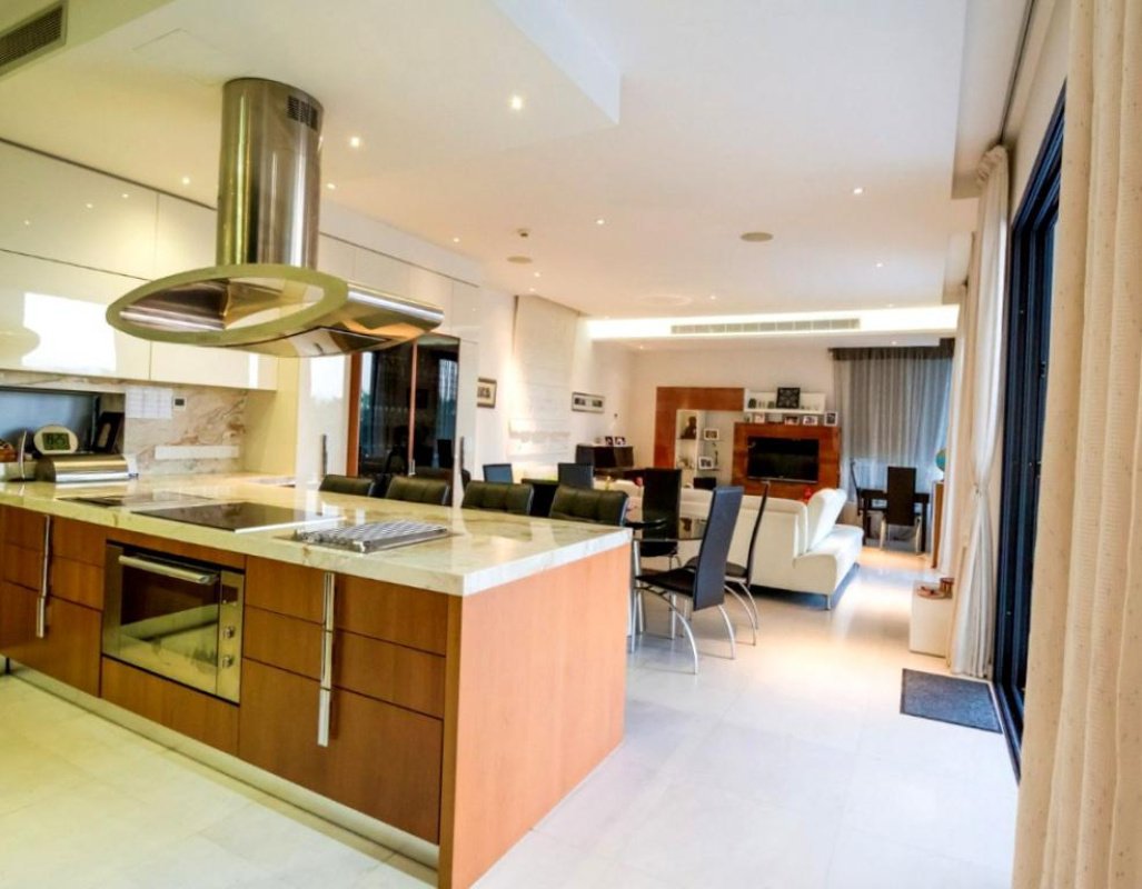 7 bedrooms Villa in Nicosia, Cyprus No. 38393