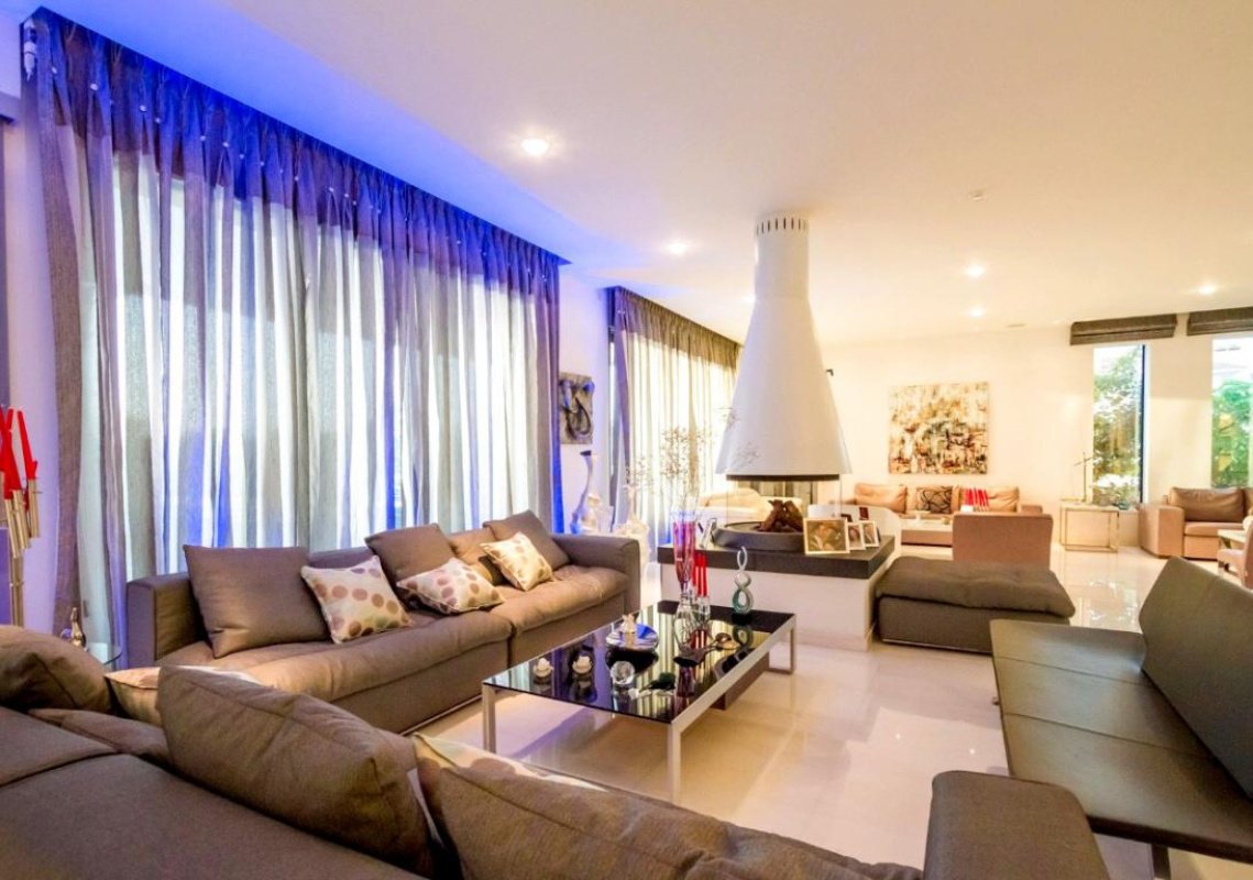 7 bedrooms Villa in Nicosia, Cyprus No. 38393