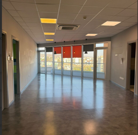 435m2 Oficina en Mesa Geitonia, Limassol, Chipre No. 54283
