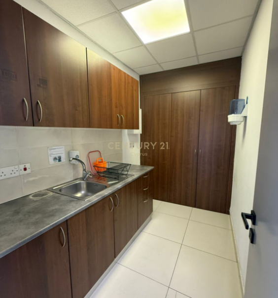 435m2 Oficina en Mesa Geitonia, Limassol, Chipre No. 54283