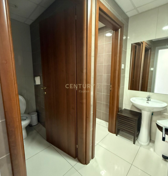 435m2 Oficina en Mesa Geitonia, Limassol, Chipre No. 54283