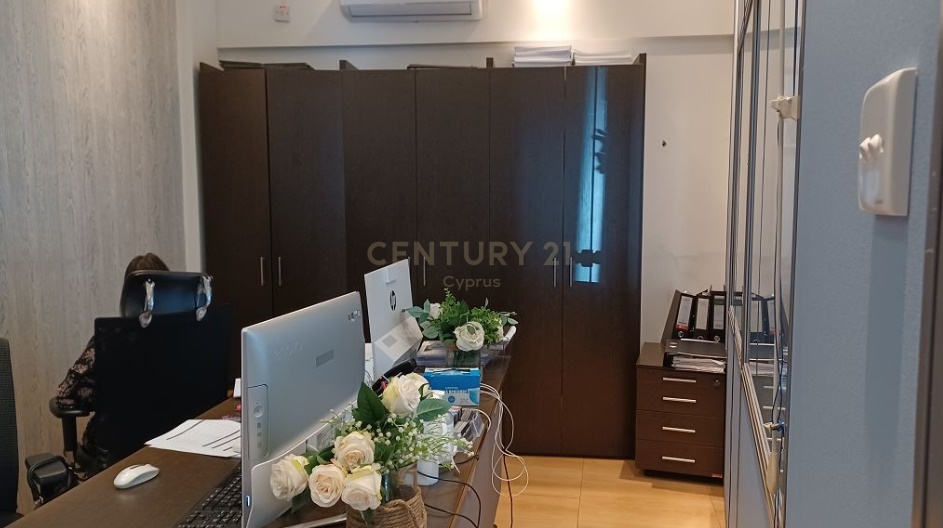 175m2 Oficina en Limassol, Chipre No. 54281