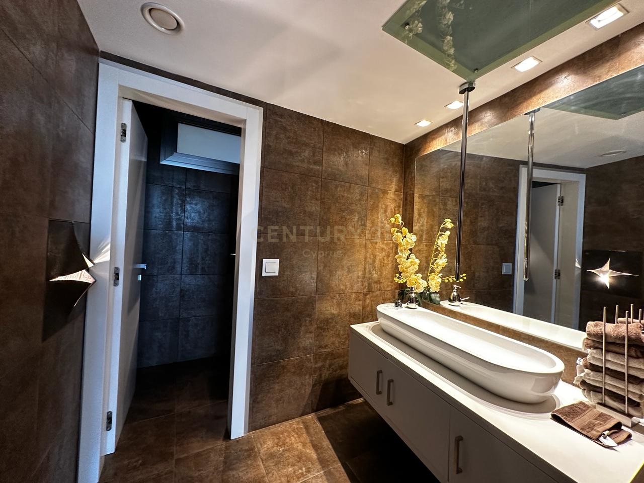 5 bedrooms Villa in Limassol, Cyprus No. 27645